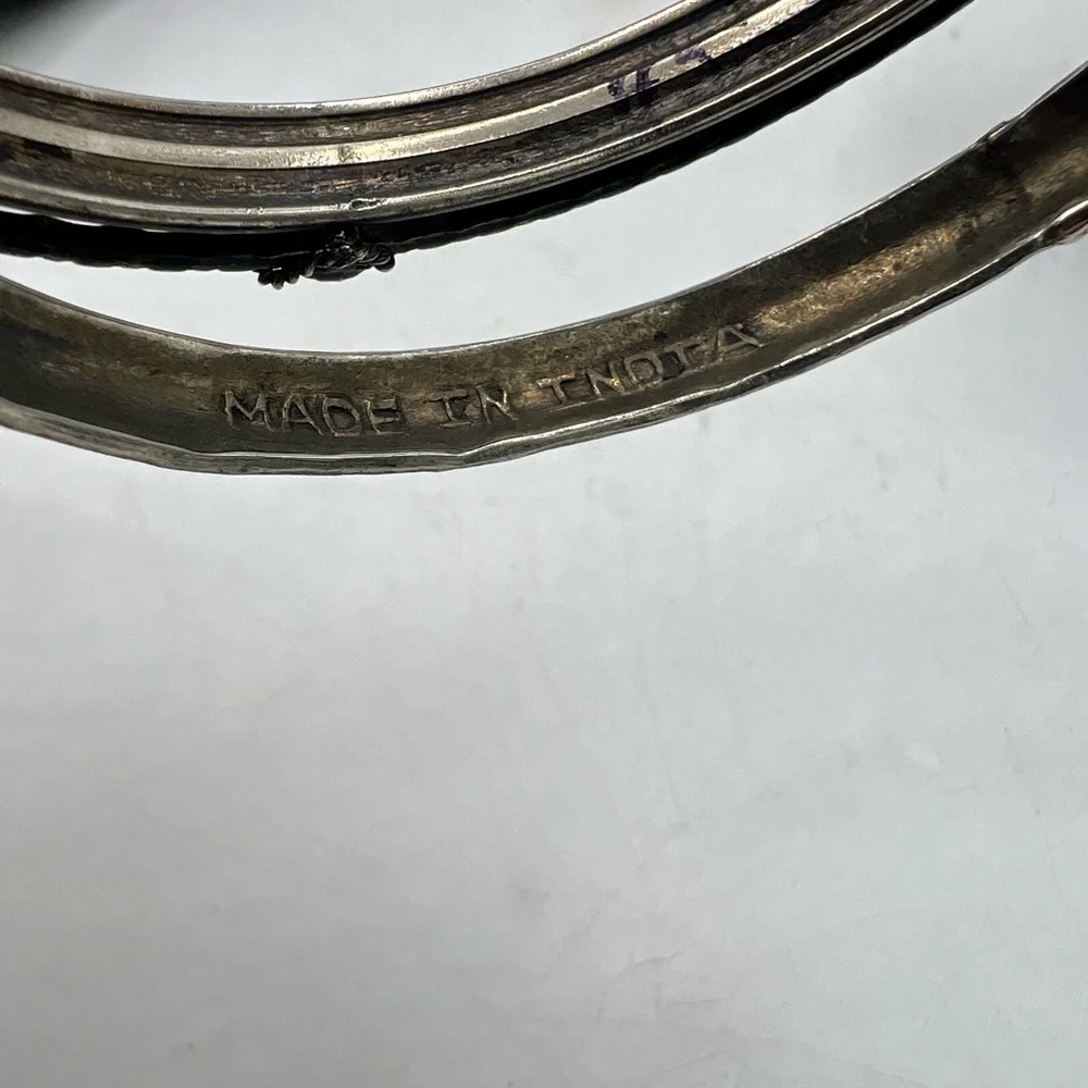 Set of 2 Vintage India silver tone tarnished bracelets unique! - Picture 9 of 9